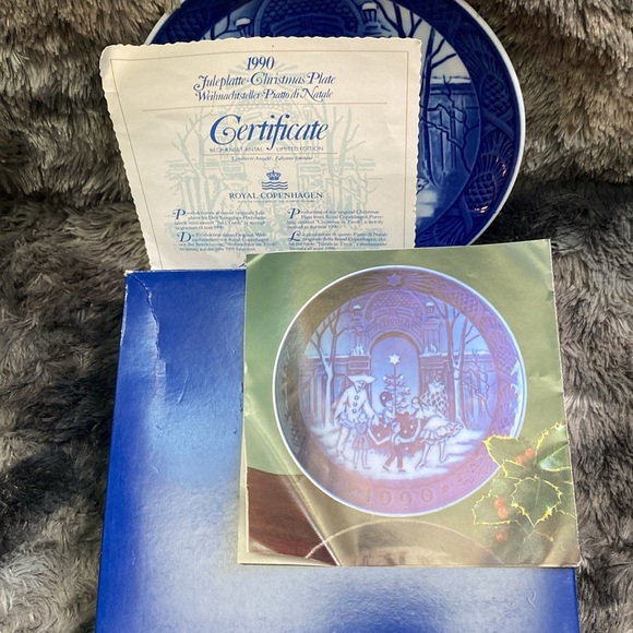 Royal Copenhagen Year Plate1990
Christmas In Tivoli No2349 limited edition - Picture 8 of 16